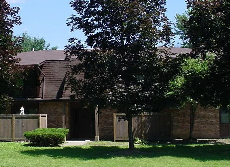 470 Fowler St — Photo 1