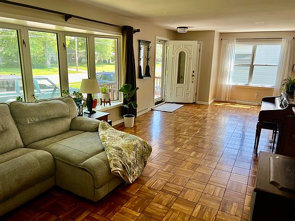 3rd image of 102 Glendale Blvd