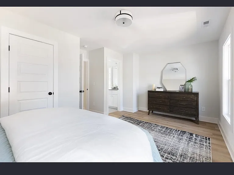 2305 Harvard Ave — Photo 12