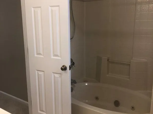 820 E Willow Point Pl, Newport News, VA 23602