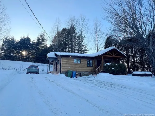 986 Du Poitou St, Edmundston, NB E3V 4J1