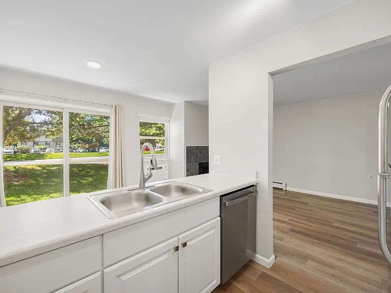 512 E Monroe Dr #D416 — Photo 5
