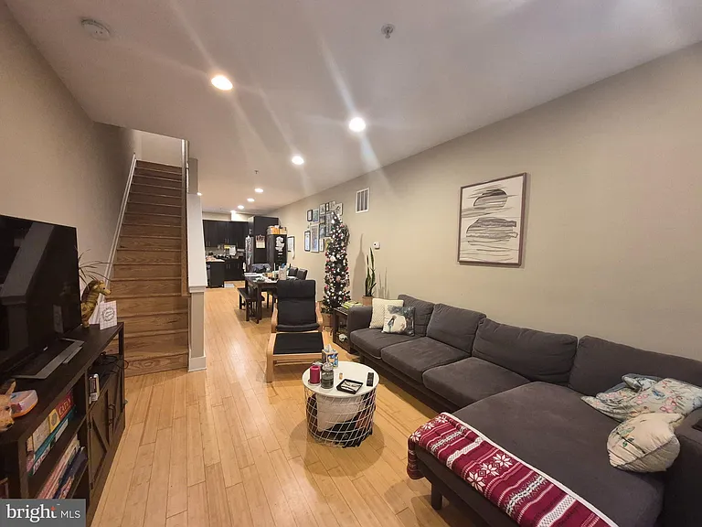 2544 Montrose St — Photo 2