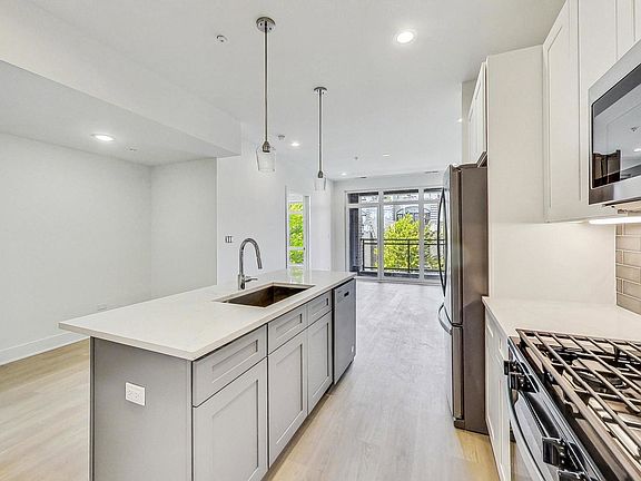 5th image of 3355 N Southport Ave APT 2F