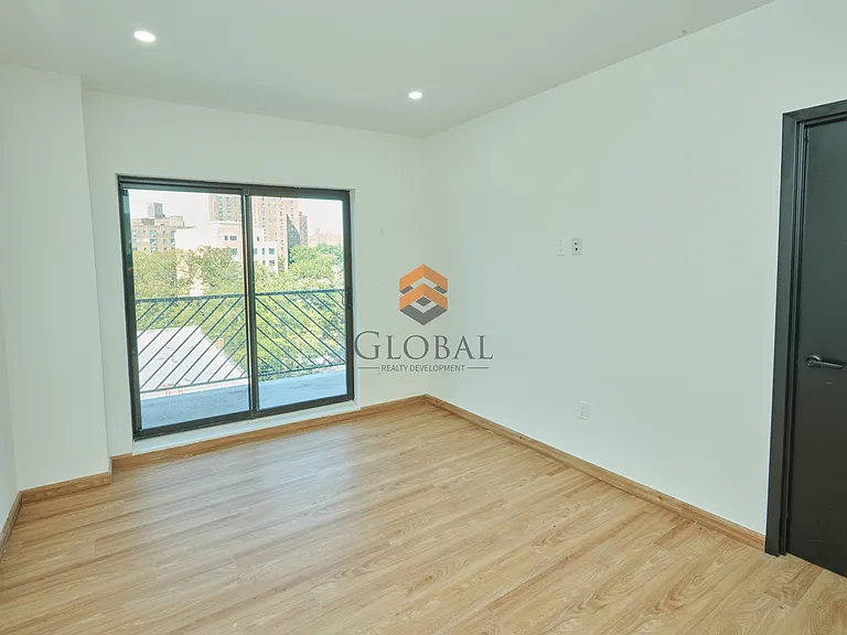 2039 Westchester Ave #503 — Photo 11