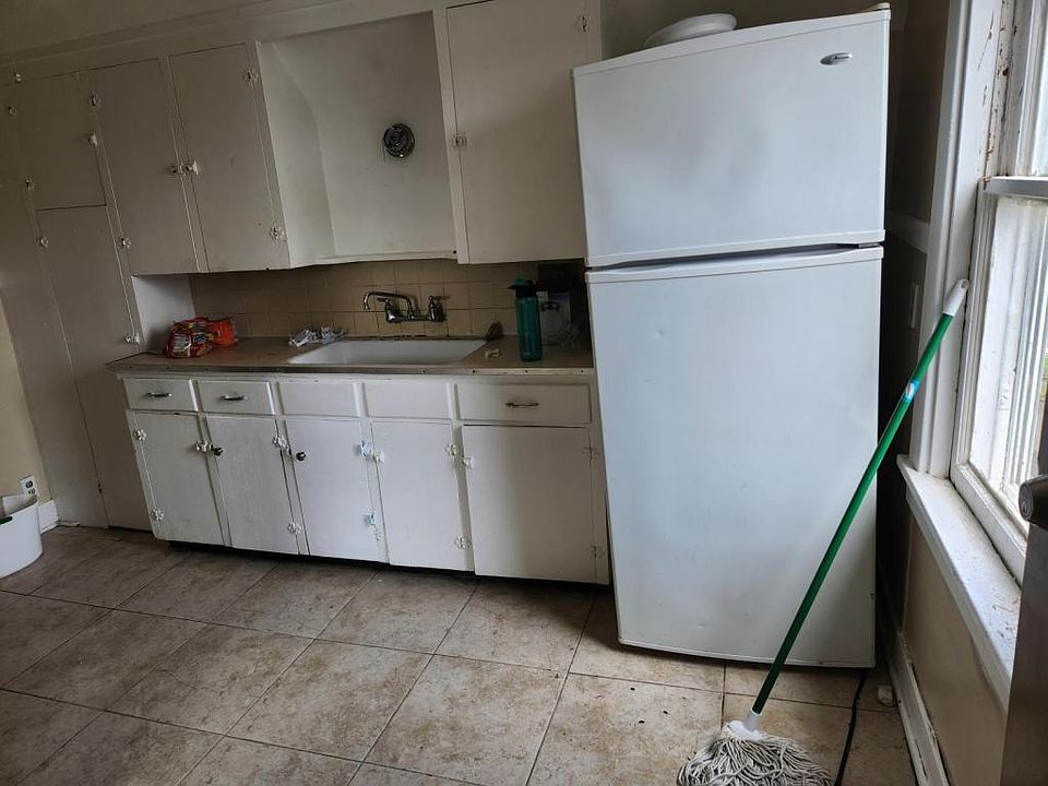 2nd image of 663 Hopkins St #3