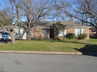 1119 Cozby St E, Benbrook, TX 76126