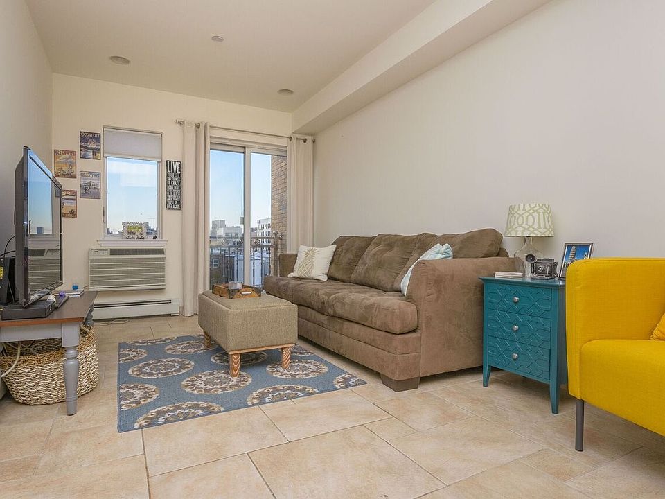 1st image of 2814 30th St #4