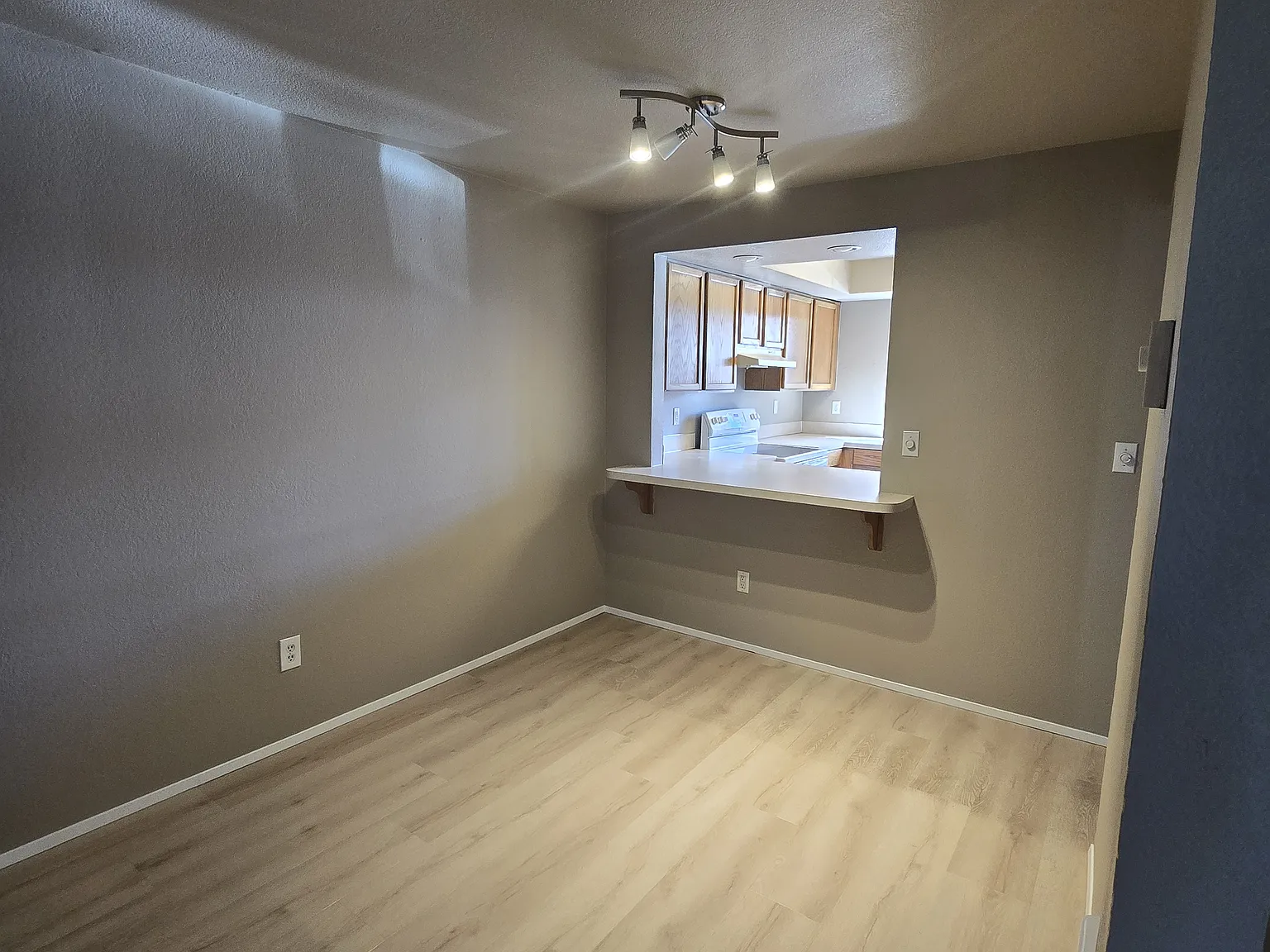 15723 Admiralty Way — Photo 4