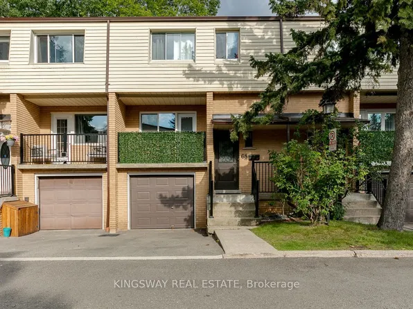 3175 Kirwin Ave #68, Mississauga, ON L5A 3M4
