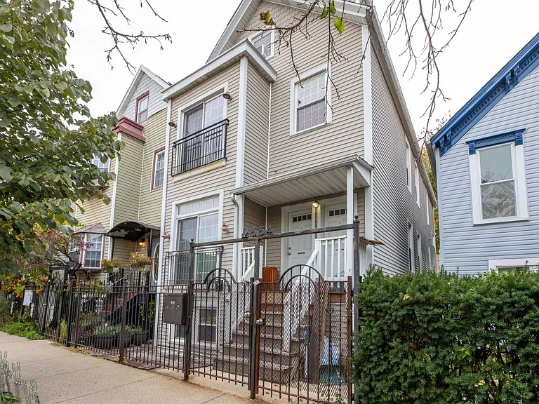 2554 W Cortland St #2 — Photo 22