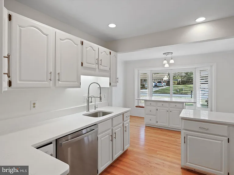 5200 Holden St — Photo 11