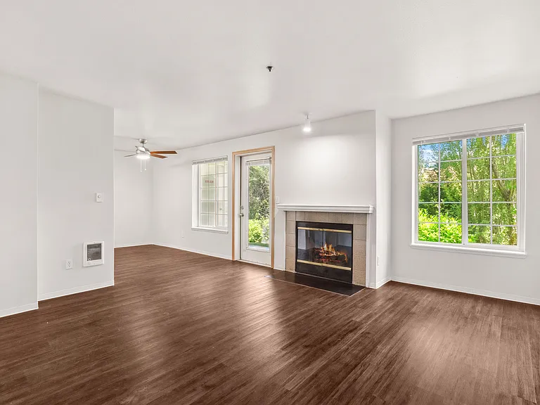 2 Bed 1 Bath - Deluxe - 902 Sq Ft 2 Bed 1 Bath - Deluxe - 902 Sq Ft