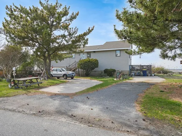 4521 Main St, Chincoteague Island, VA 23336