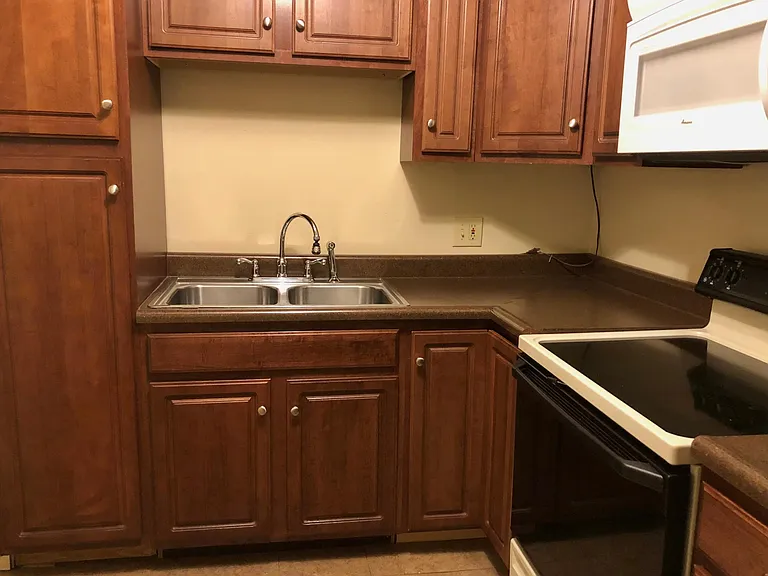208 S Whites Ave — Photo 10