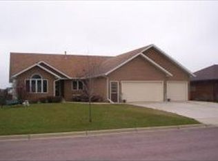 1905 Prairie Ln NE, Owatonna, MN 55060