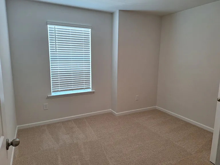 1425 Maltese Ln — Photo 7