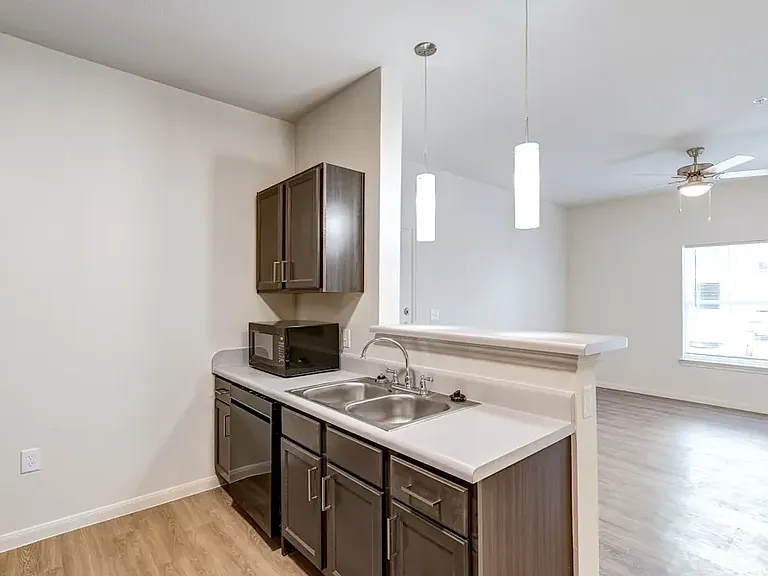 Crosswinds Apartment Homes — Photo 11