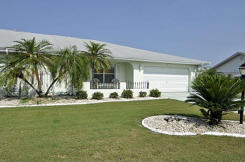 1st image of 371 Club Manor Dr