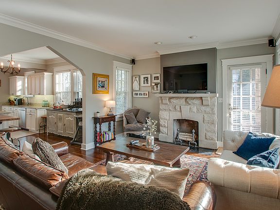 5th image of 2600 Woodlawn Dr