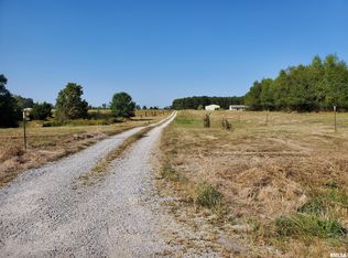 7909 Shamrock Rd, Tamaroa, IL 62888