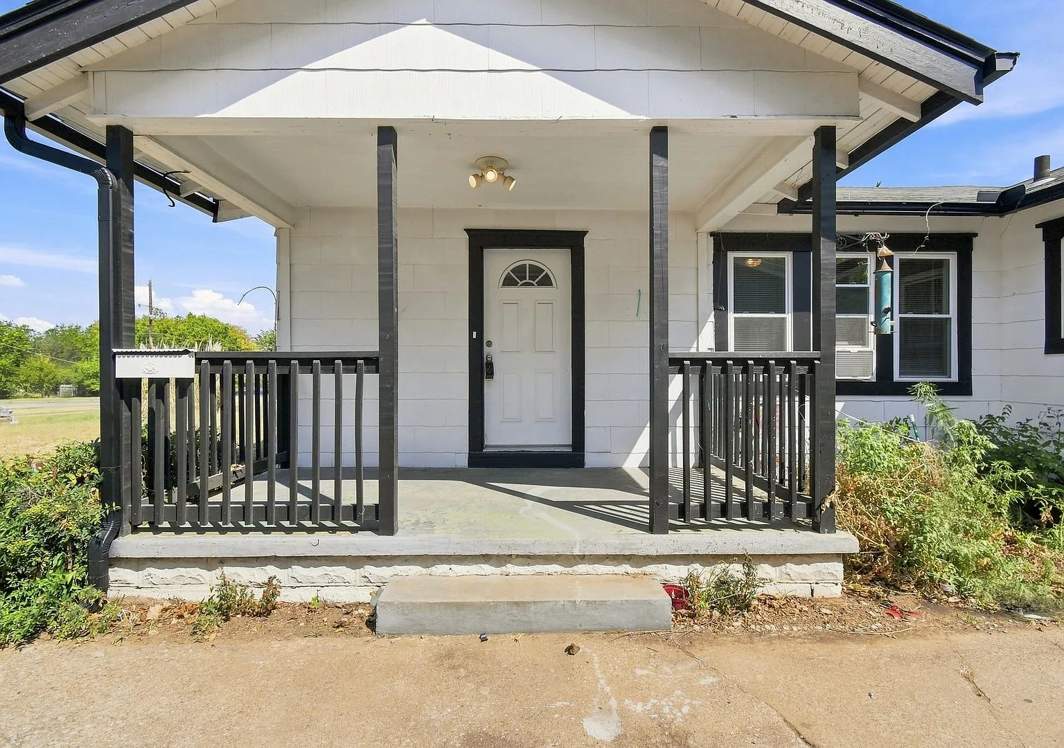 E 5th Pl Duplex — Photo 2