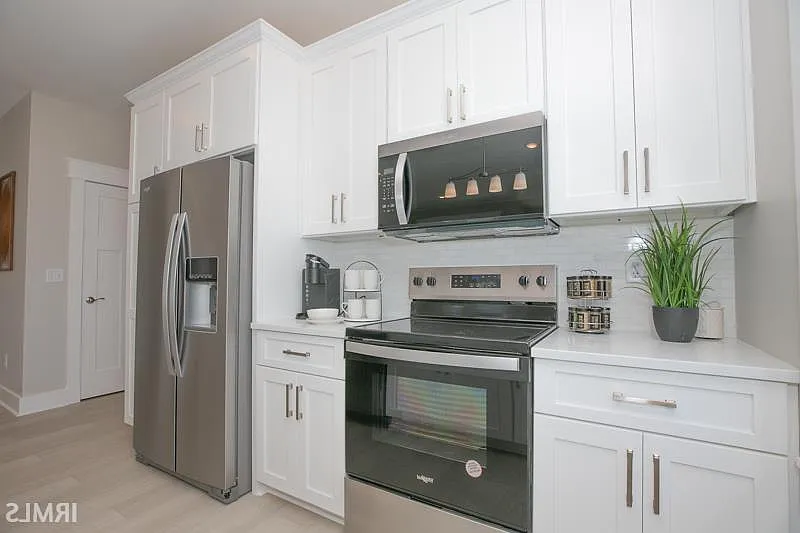 3 bed, 1660 sqft, $2,299 — Photo 3
