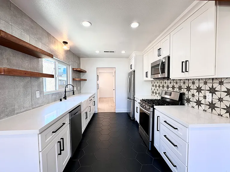 4336 Toland Way — Photo 12