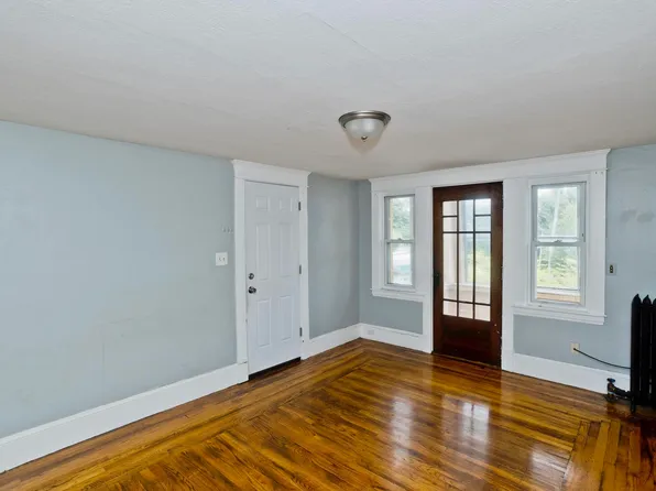 1012 Chicopee St #3, Chicopee, MA 01013