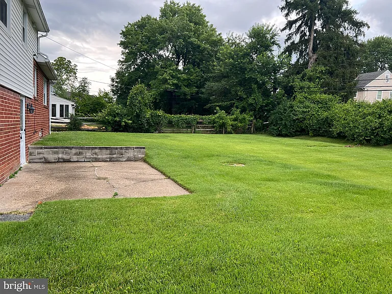 2621 Darby Dr — Photo 16