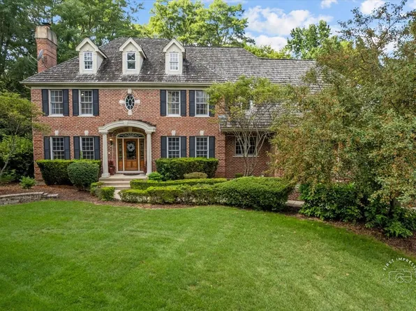 4N494 Hidden Oaks Rd, St Charles, IL 60175