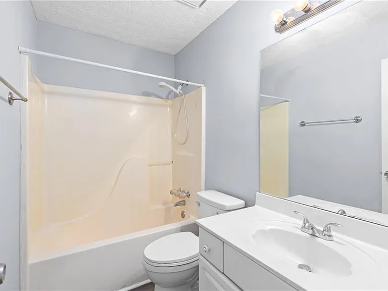 2110 Racquet Club Cir — Photo 15
