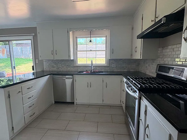 2421 S Boston Ave — Photo 18