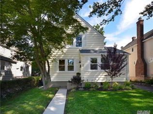31 Fairview Ave, Port Washington, NY 11050