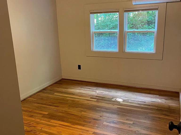 9587C Greenville Hwy — Photo 9