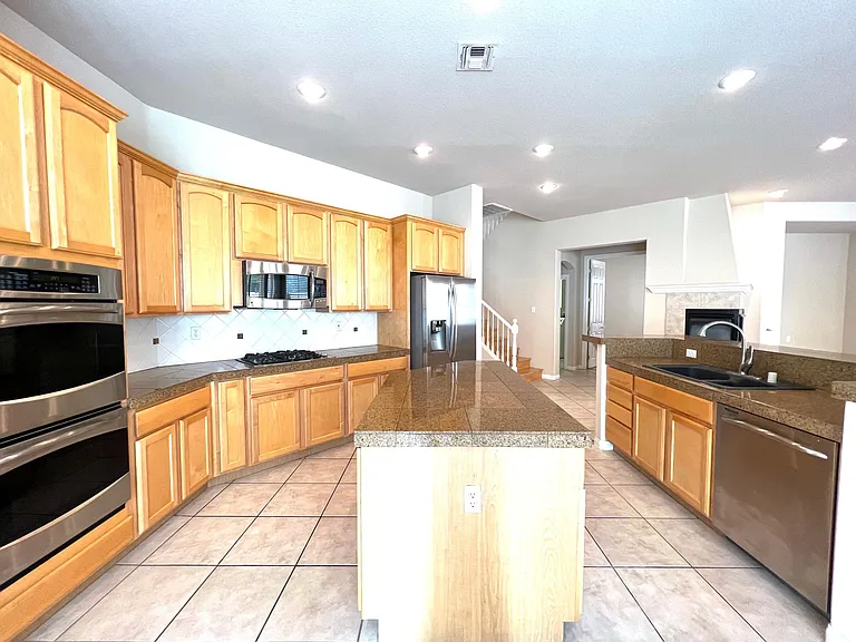 2237 Timber Rose Dr — Photo 9