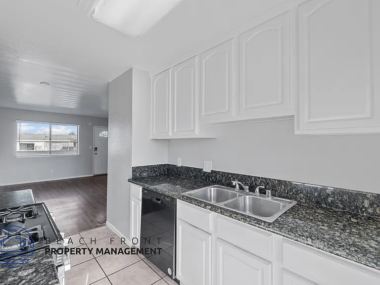 1133 Ohio Ave — Photo 3