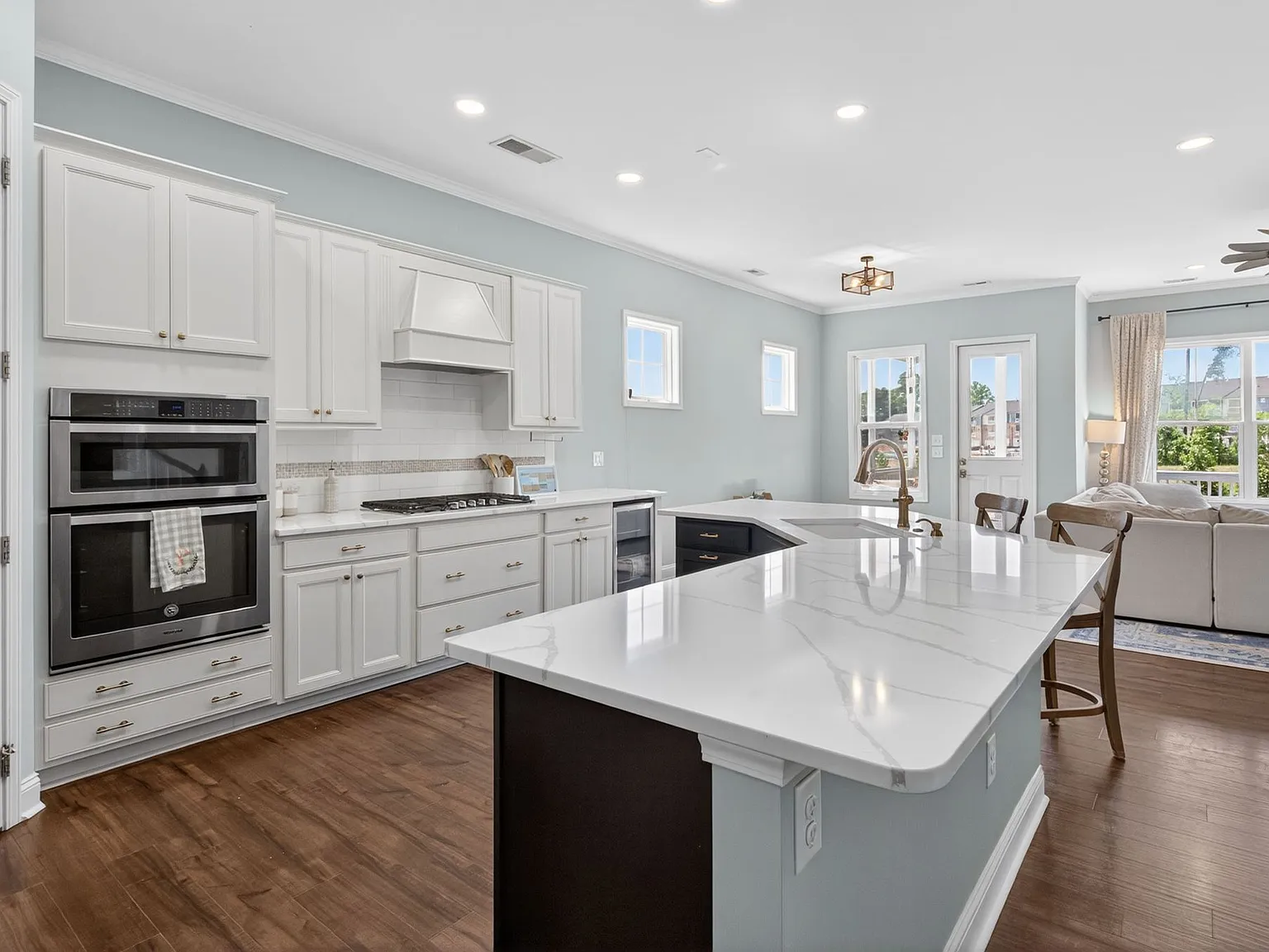 4 bed, 2848 sqft, $3,200 — Photo 3