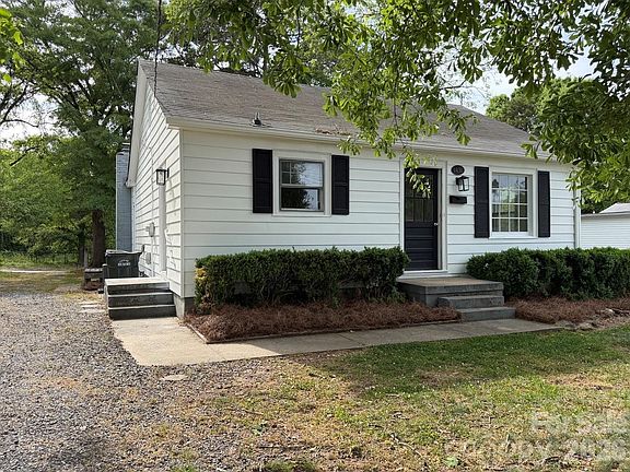 3rd image of 1431 3rd Street Pl NE