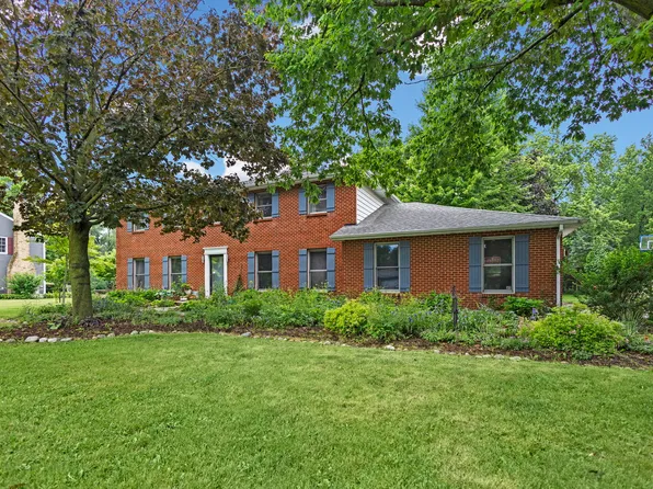 4N802 Chaffield Dr, St Charles, IL 60175