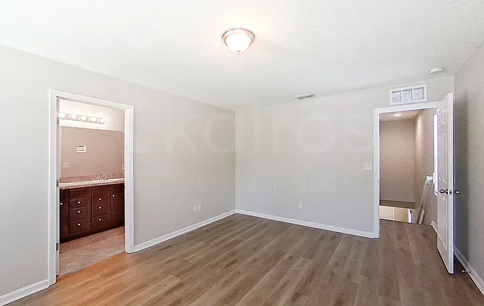 1303 Mull St — Photo 10