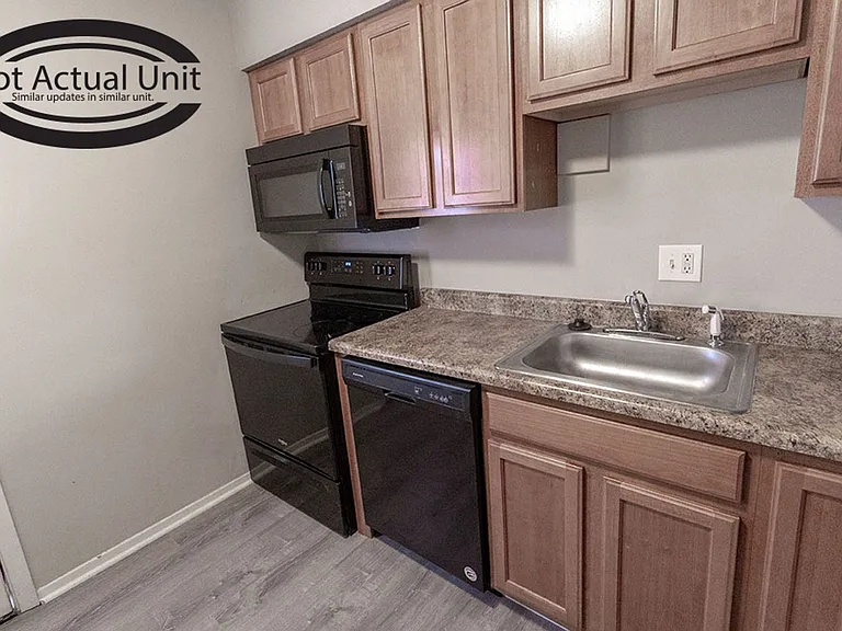 211 Wheaton Ct — Photo 10