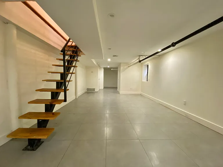 1061 Bergen St #4 — Photo 8