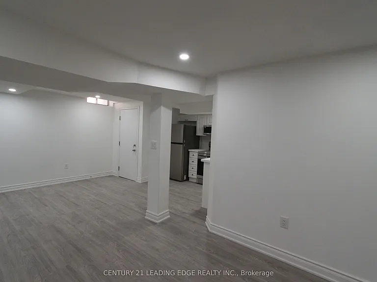 45 Lofthouse Dr — Photo 4
