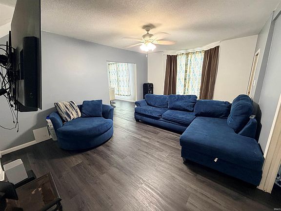 4th image of 2737 Hoagland Ave