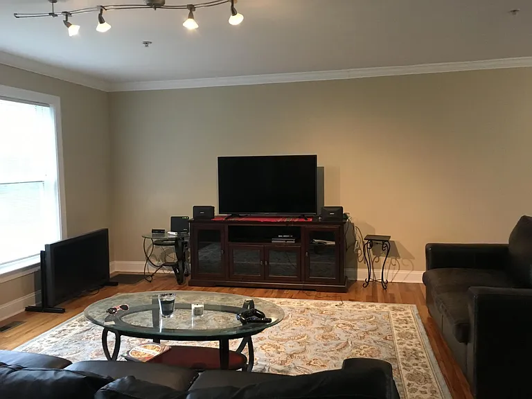 107 Virgil St — Photo 5
