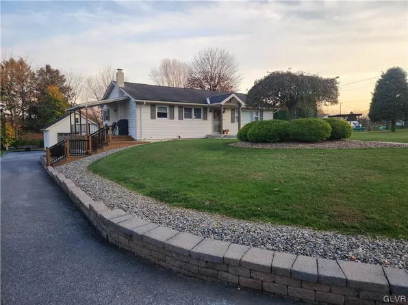 4363 3rd St, Walnutport, PA 18088