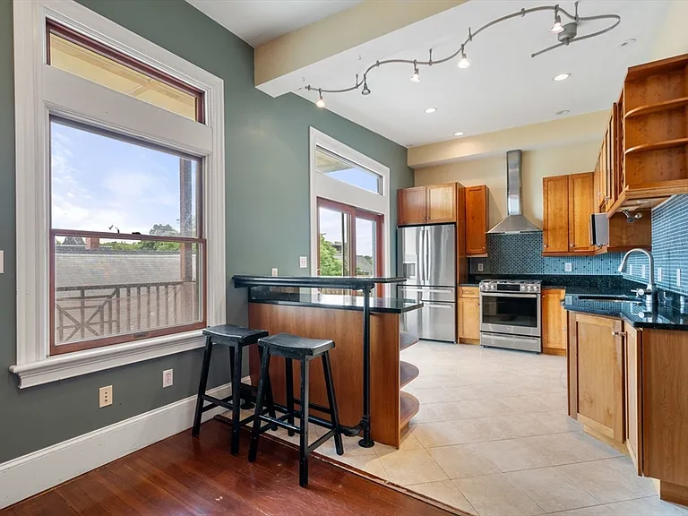 118 Perkins St #3 — Photo 2