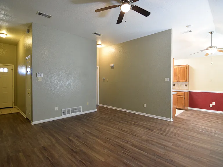 203 Bronc Dr — Photo 12