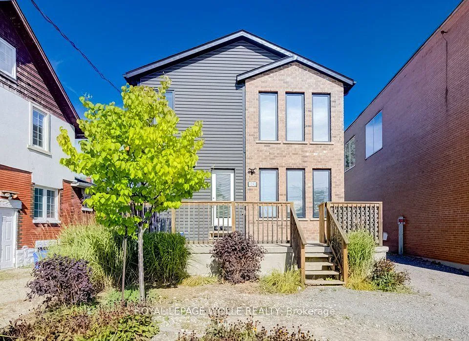 1242 King St E #1